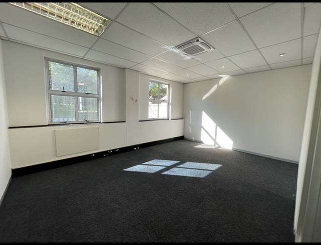 172M² OFFICE TO LET IN BRYANSTON